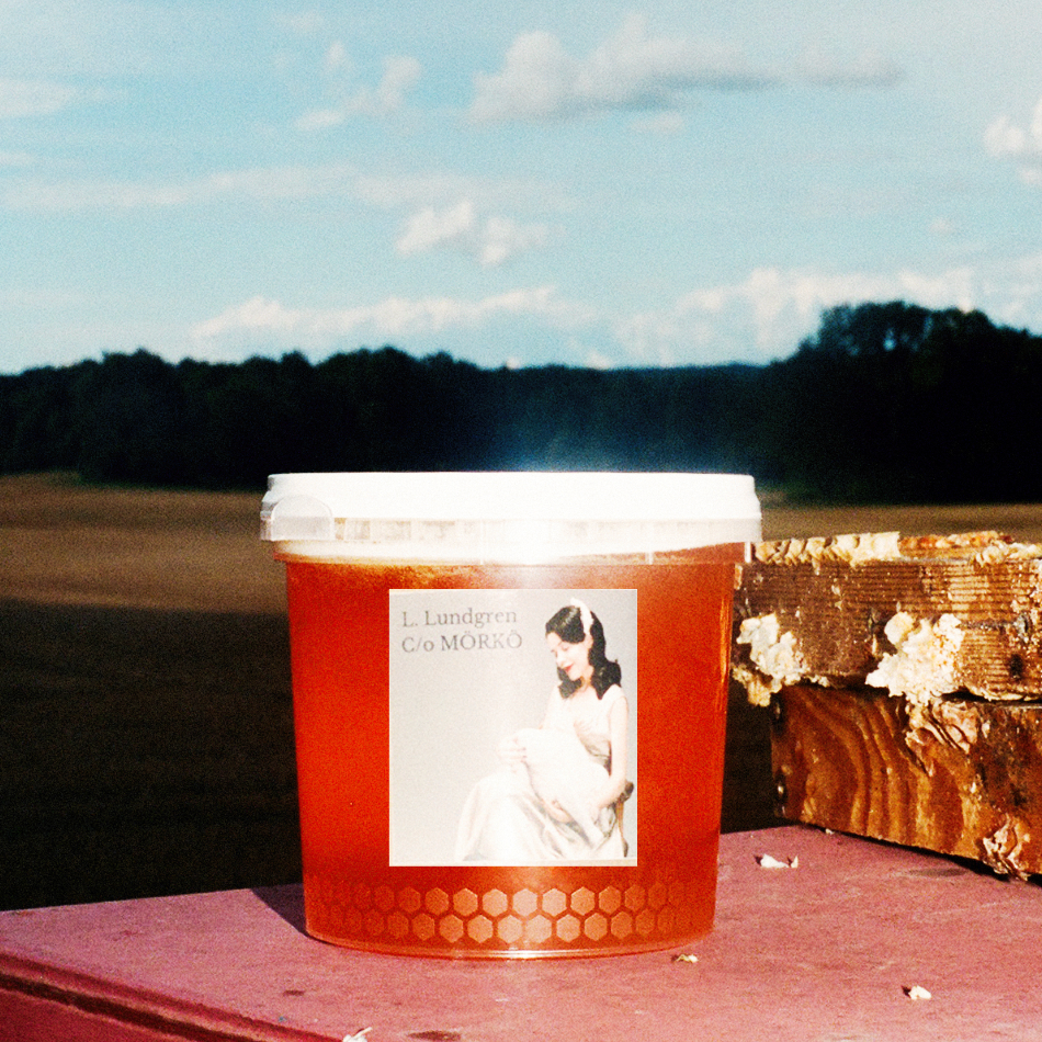 HÖGSOMMARHONUNG C/O MÖRKÖ